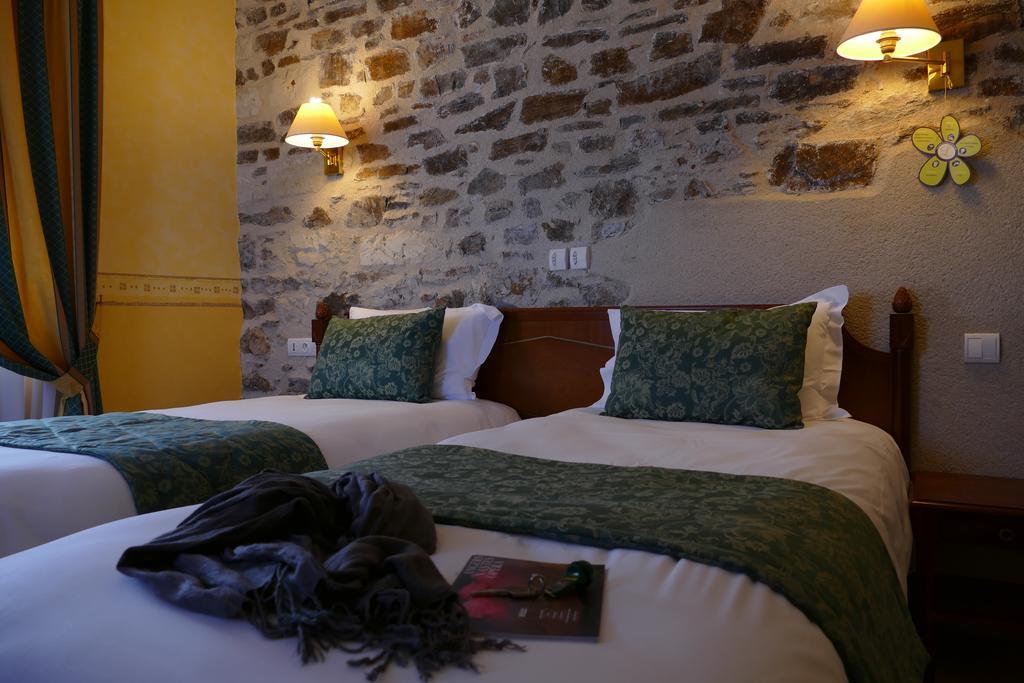 Logis Hotels Le Champalud Restaurant La Citadelle Oree-d'Anjou Стая снимка