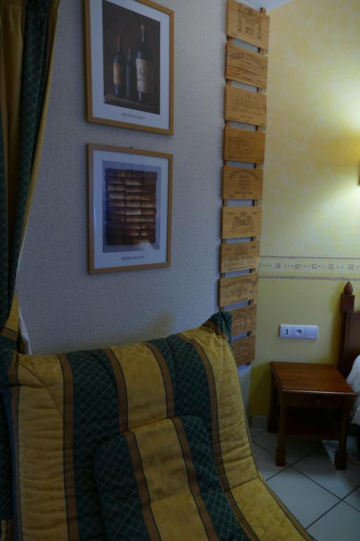 Logis Hotels Le Champalud Restaurant La Citadelle Oree-d'Anjou Стая снимка