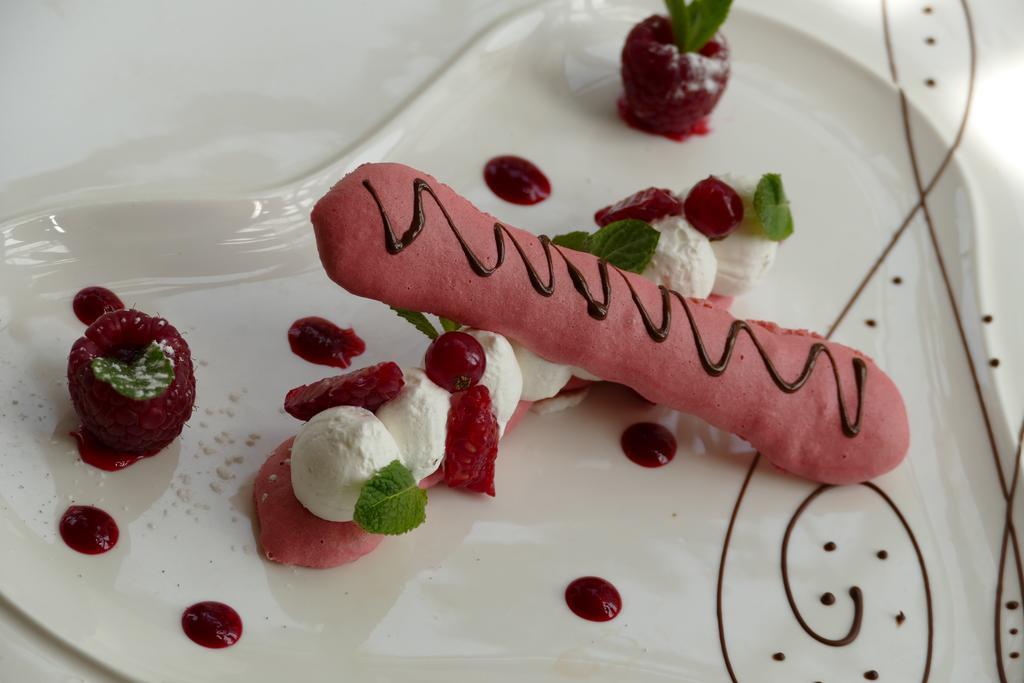 Logis Hotels Le Champalud Restaurant La Citadelle Oree-d'Anjou Екстериор снимка