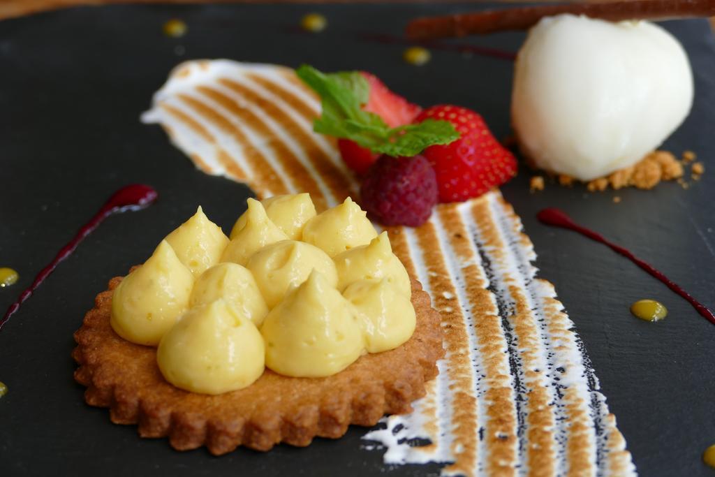 Logis Hotels Le Champalud Restaurant La Citadelle Oree-d'Anjou Екстериор снимка