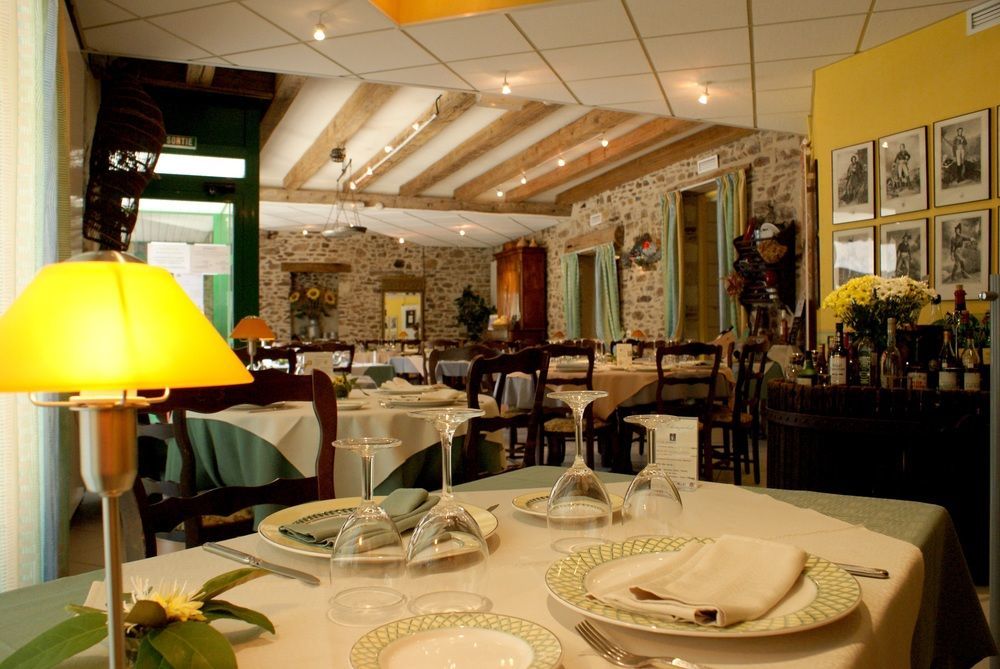 Logis Hotels Le Champalud Restaurant La Citadelle Oree-d'Anjou Екстериор снимка