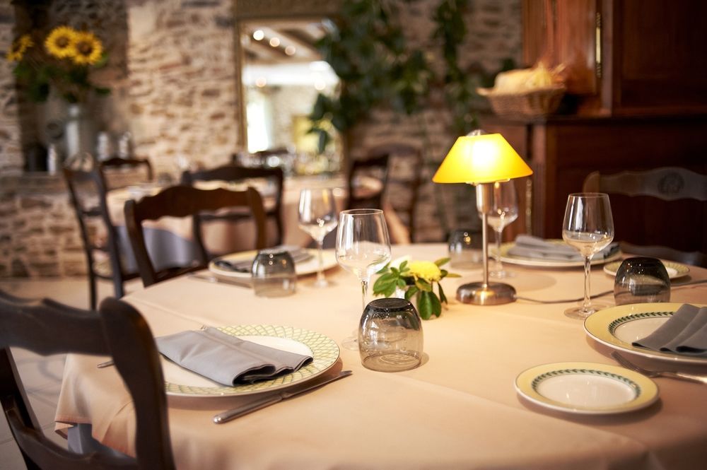 Logis Hotels Le Champalud Restaurant La Citadelle Oree-d'Anjou Екстериор снимка