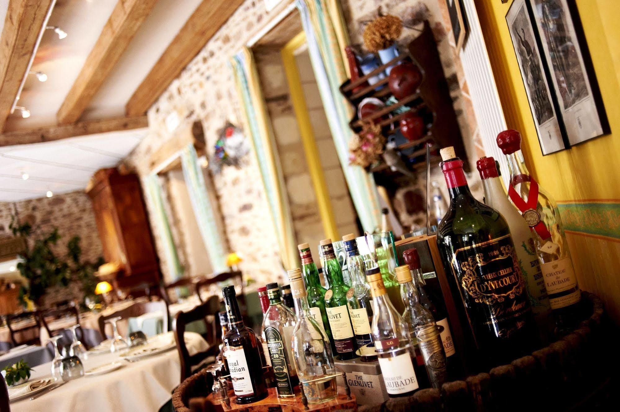 Logis Hotels Le Champalud Restaurant La Citadelle Oree-d'Anjou Екстериор снимка
